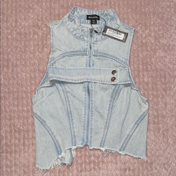 Pretty Little Thing Bleach Wash Tab Detail Zip Through Denim Crop Top - Picture 1 of 5